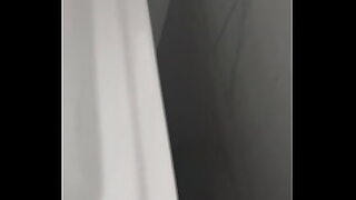 chivola se aprovecha de tio mientras duerme