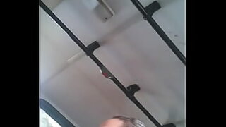 agarron en el bus