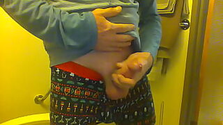 2 guys jerking off