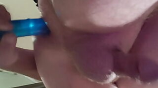 babes dildoing