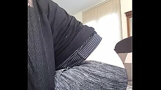 1 women hair color is red 2 mens