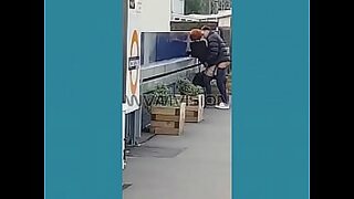 1080p un ouvrier costaud sest fait prendre en train de se branler dans un escalier