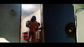 1080p un ouvrier costaud sest fait prendre en train de se branler dans un escalier
