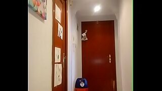 1080p un ouvrier costaud sest fait prendre en train de se branler dans un escalier