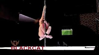 1080p un ouvrier costaud sest fait prendre en train de se branler dans un escalier