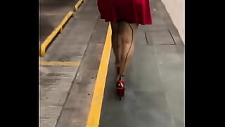1080p un ouvrier costaud sest fait prendre en train de se branler dans un escalier