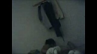 1080p un ouvrier costaud sest fait prendre en train de se branler dans un escalier