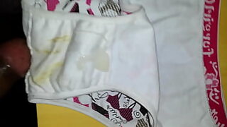 comendo o cuzinho da amiga