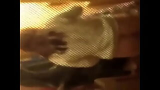1080p un ouvrier costaud sest fait prendre en train de se branler dans un escalier