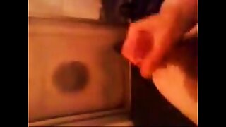 amarrada como una perra y que le den duro y fuerte