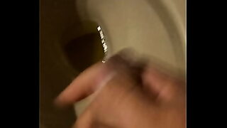 1080p un ouvrier costaud sest fait prendre en train de se branler dans un escalier