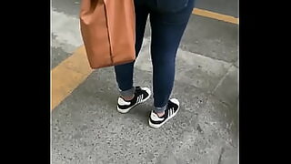 1080p un ouvrier costaud sest fait prendre en train de se branler dans un escalier