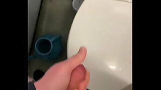 aliyah viral tkw di wc