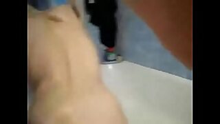 amigo dejo a su novia caliente y sola conmigo asi que nos pusimos a coger a sus espaldas siguenos en