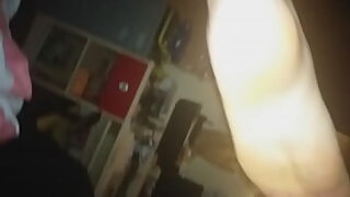 amigo dejo a su novia caliente y sola conmigo asi que nos pusimos a coger a sus espaldas siguenos en