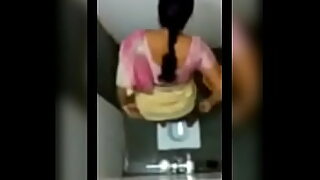 aunty indian pissing