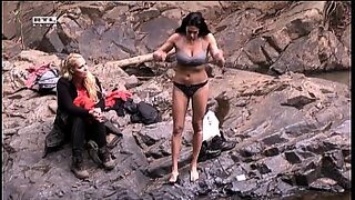2 cewek semok perkosa cowok no sensor hot desah manja