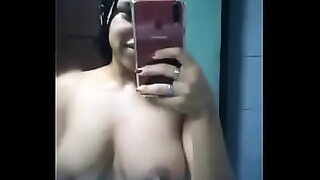 disfraz de conejo se coje a invitada en fiesta