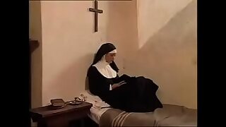 disfraz de conejo se coje a invitada en fiesta
