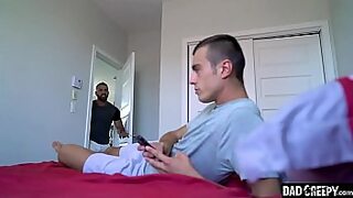 1080p un ouvrier costaud sest fait prendre en train de se branler dans un escalier